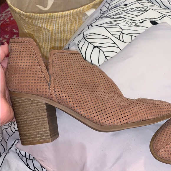 Boots - Picture 4 of 8